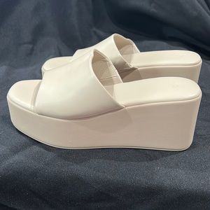 New-Beige platform  sandals size 6.5